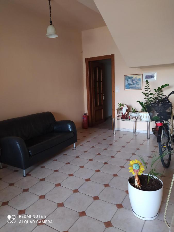 Διαμέρισμα Με Κήπο Orestias Exterior foto